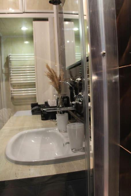 Uroczy, Jasny Apartament Oraz Bezplatny Parking! Daire Krakow Dış mekan fotoğraf